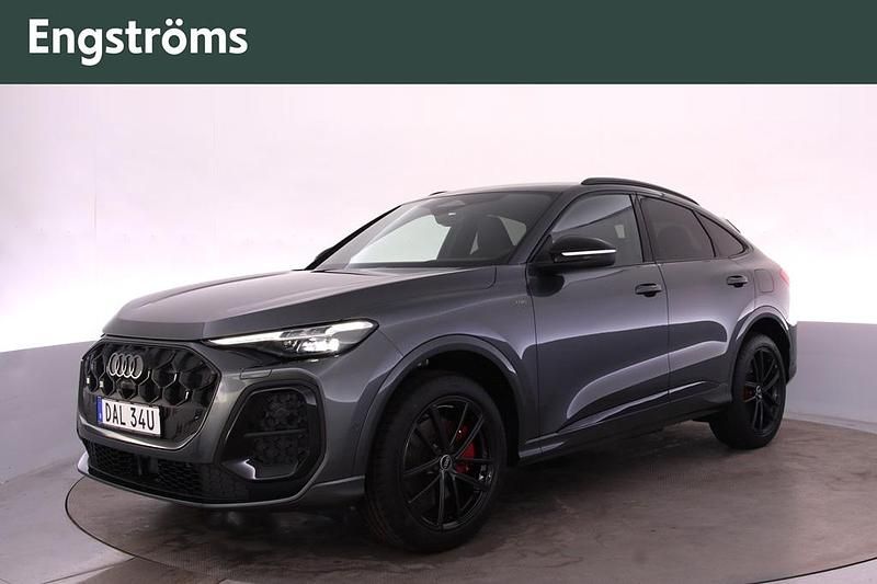 Grå Ny 2025 Audi Q5 Sportback SUV | 779 000 kr (Superpris) - Bild 1/4
