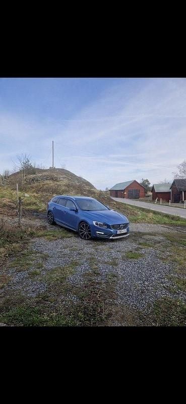 Blå Begagnad 2016 Volvo V60 Summum Kombi | 140 000 kr (Marknadspris) - Bild 1/4