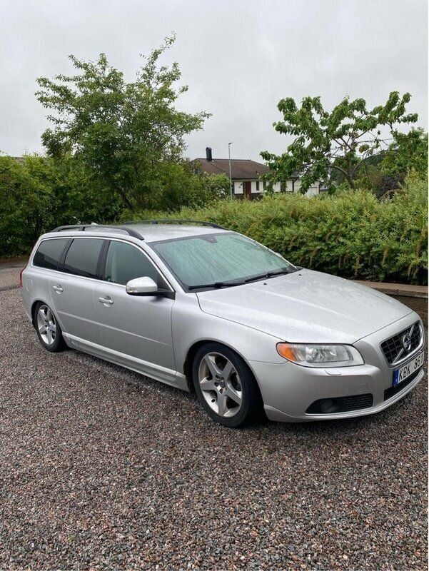Grå Begagnad 2010 Volvo V70 Momentum Kombi | 51 999 kr (Bra pris) - Bild 1/4