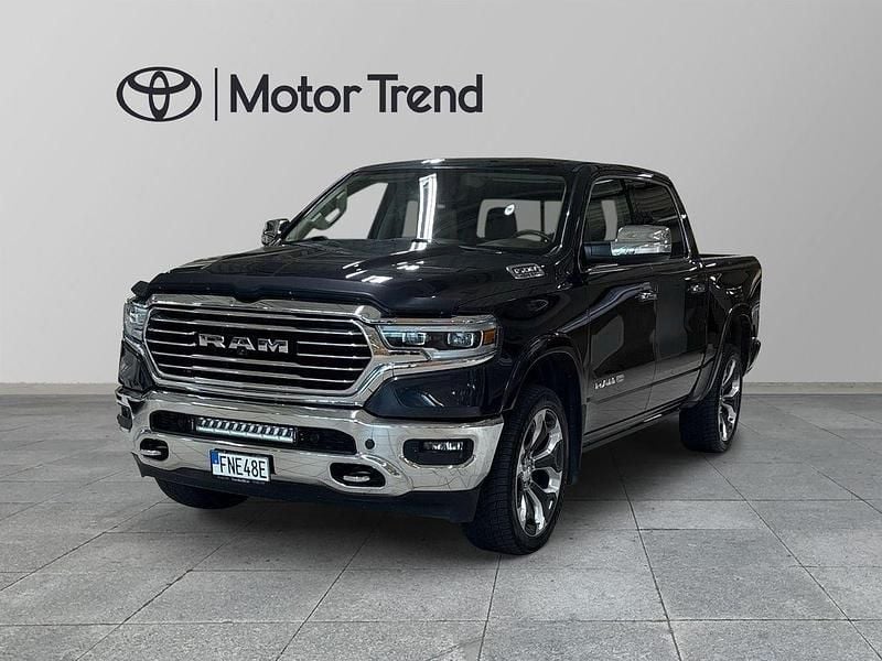 Svart Begagnad 2019 RAM 1500 Pickup | 599 000 kr (Marknadspris) - Bild 1/4