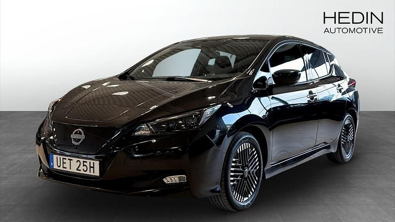 Begagnad Nissan Leaf N-Connecta 110 kW (150 HK) 2022 Svart Halvkombi