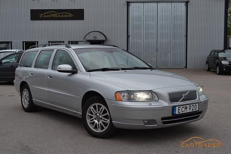 Ljusgrå (grå) Begagnad 2008 Volvo V70 Momentum Kombi | 64 900 kr (Marknadspris) - Bild 1/4