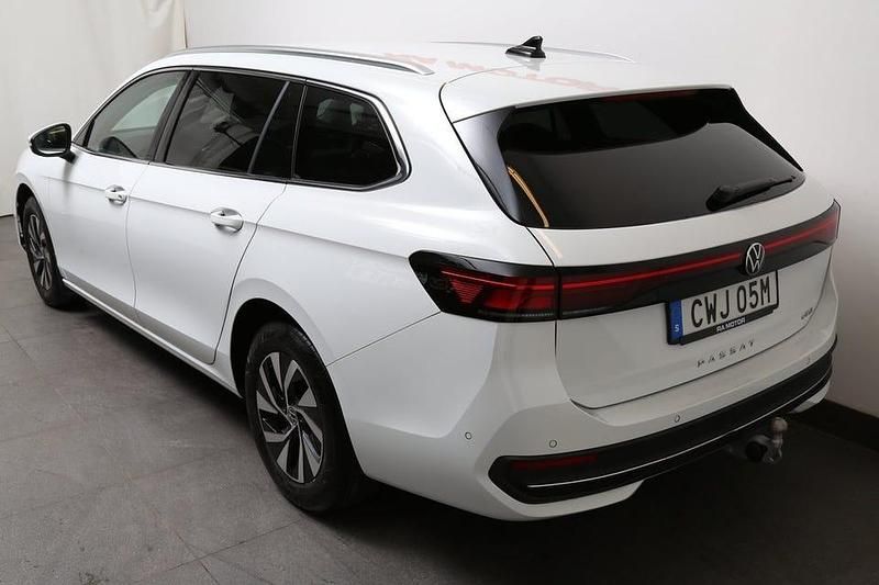 Begagnad VW Passat Business 150 HK (110 kW) 2024 Vit Kombi