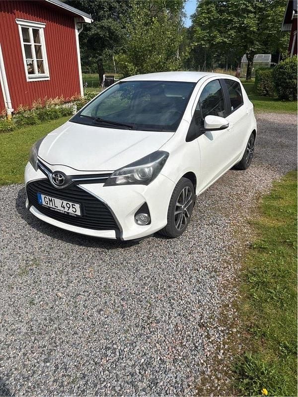 Vit Begagnad 2014 Toyota Yaris Active Halvkombi | 80 000 kr (Marknadspris) - Bild 1/1
