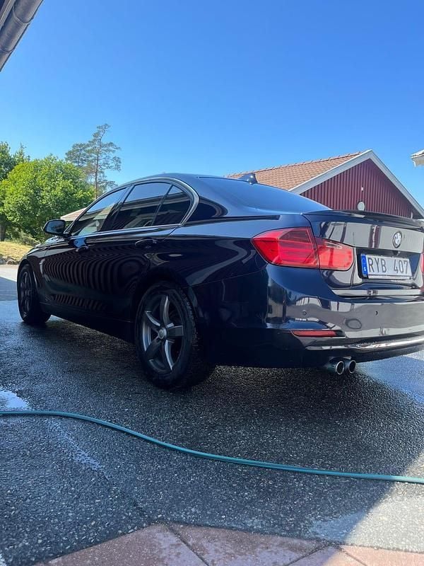 Begagnad 2013 BMW 328 Sedan | 110 000 kr (Marknadspris) - Bild 1/4