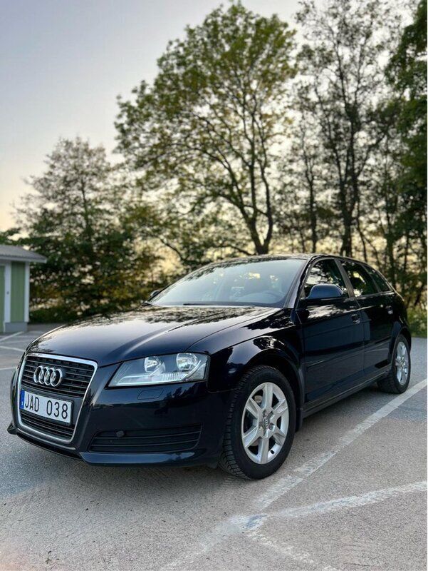 Blå Begagnad 2009 Audi A3 Sportback Attraction Halvkombi | 52 800 kr (Marknadspris) - Bild 1/4