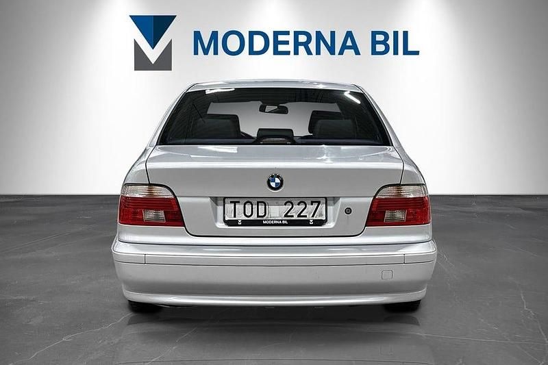 Begagnad BMW 525 192 HK (141 kW) 2002 Ljusgrå Sedan