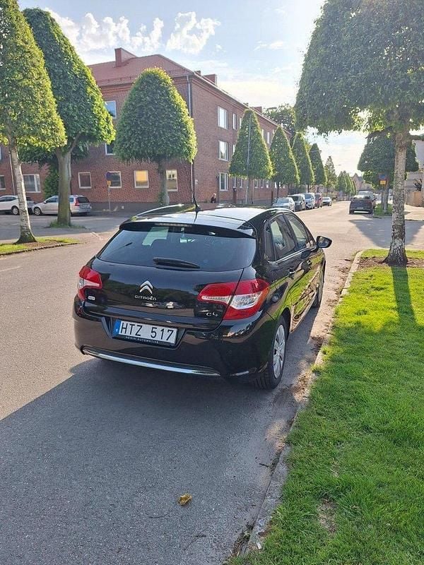Svart Begagnad 2012 Citroën C4 Halvkombi | 72 500 kr (Marknadspris) - Bild 1/4