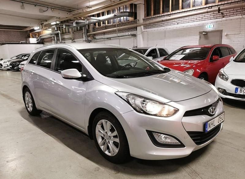 Begagnad Hyundai i30 135 HK (99 kW) 2013 Silver Kombi