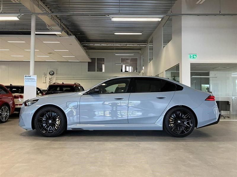 Begagnad BMW M5 Comfort Edition 585 HK (430 kW) 2025 Grå Sedan