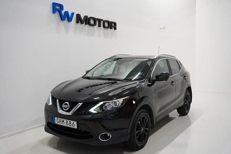 Svart Begagnad 2015 Nissan Qashqai 360º SUV | 98 900 kr (Bra pris) - Bild 1/4