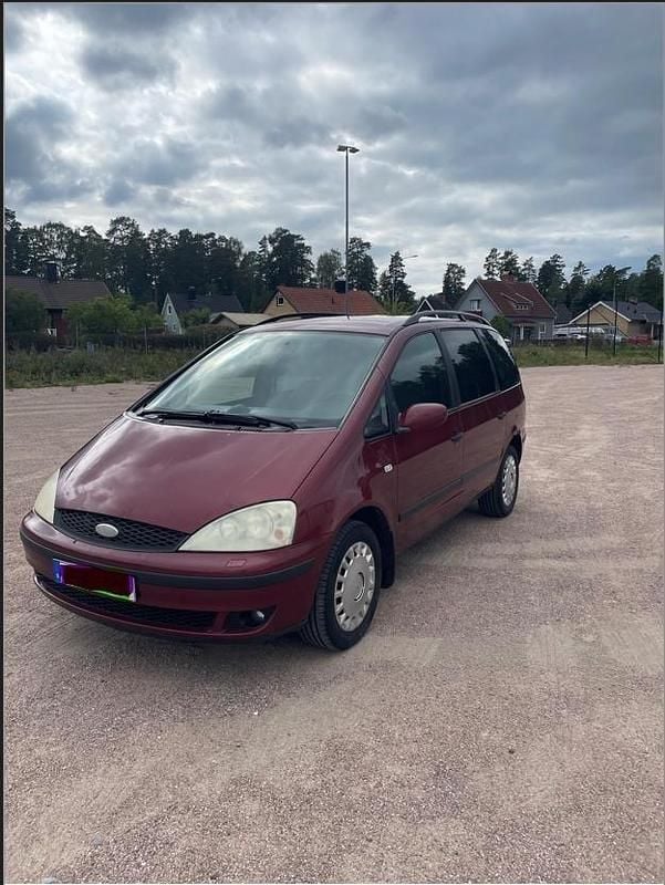 Röd Begagnad 2004 Ford Galaxy Minibuss | 17 000 kr - Bild 1/4