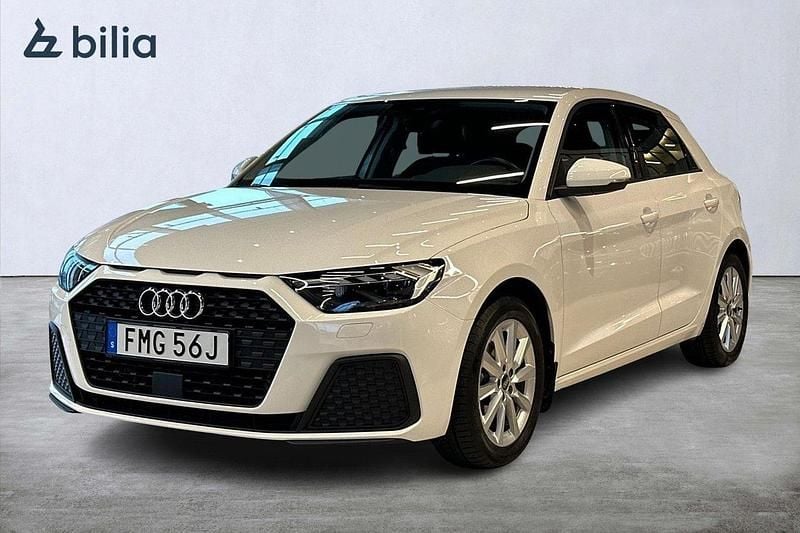 Vit Begagnad 2022 Audi A1 Sportback Proline Halvkombi | 204 900 kr (Marknadspris) - Bild 1/4