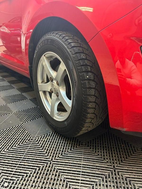 Begagnad Hyundai i20 Premium 84 HK (61 kW) 2012 Röd Halvkombi