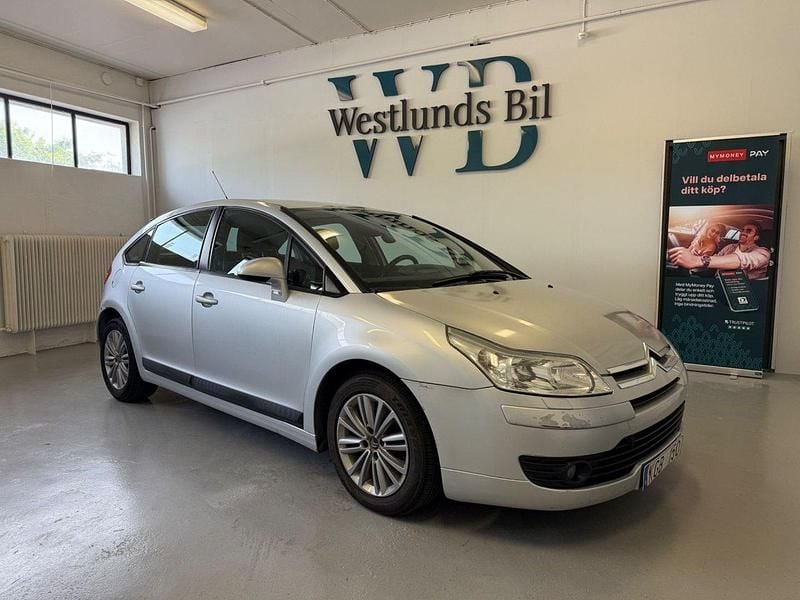 Silver Begagnad 2006 Citroën C4 Halvkombi | 29 900 kr (Marknadspris) - Bild 1/4