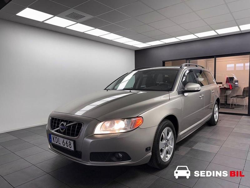 Ljusbrun (brun) Begagnad 2010 Volvo V70 Momentum Kombi | 83 900 kr (Bra pris) - Bild 1/4