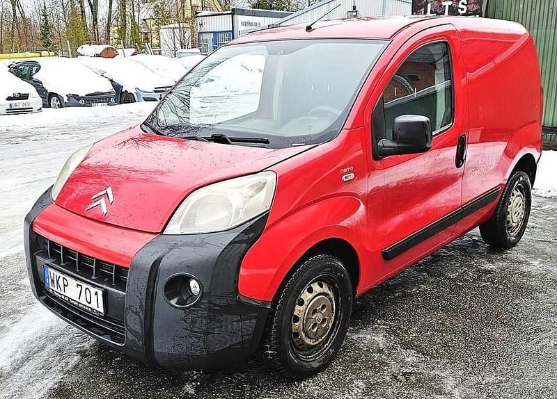 Begagnad Citroën Nemo 75 HK (55 kW) 2011 Röd Minibuss