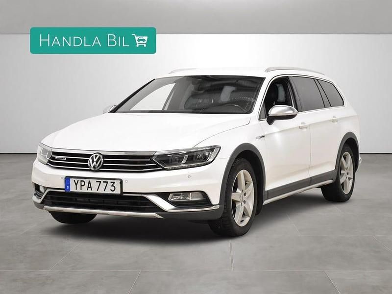 Vit Begagnad 2018 VW Passat Alltrack Kombi | 209 900 kr (Marknadspris) - Bild 1/4
