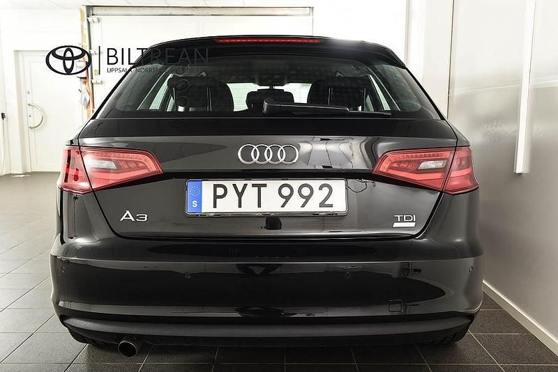 Begagnad Audi A3 Sportback Attraction 110 HK (80 kW) 2015 Svart Halvkombi