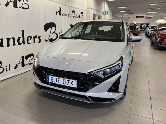Grå Begagnad 2023 Hyundai i20 Advanced Halvkombi | 229 900 kr - Bild 1/4