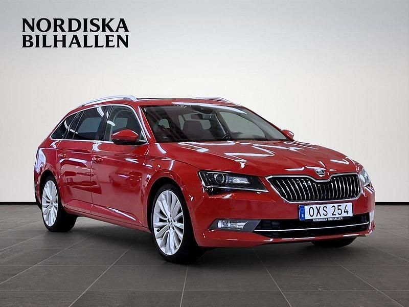 Röd Begagnad 2015 Skoda Superb Business Line Kombi | 169 795 kr (Marknadspris) - Bild 1/4