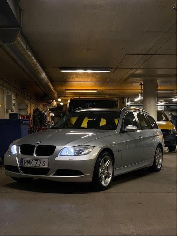 Grå Begagnad 2007 BMW 320 Kombi | 49 900 kr (Superpris) - Bild 1/4