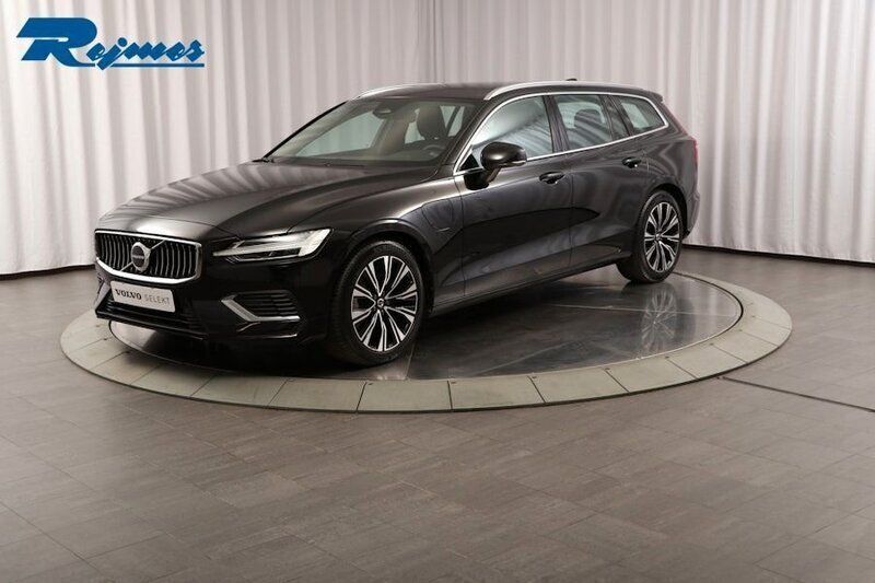 Svart Begagnad 2023 Volvo V60 Core Kombi | 419 900 kr (Marknadspris) - Bild 1/4