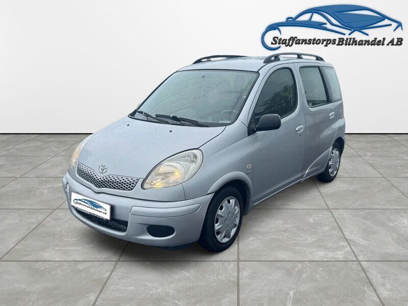 Silver Begagnad 2004 Toyota Yaris Verso Minibuss | 48 500 kr (Marknadspris) - Bild 1/4