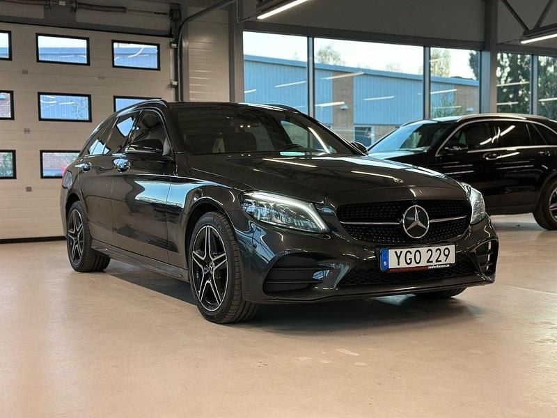 Grå Begagnad 2021 Mercedes C300e AMG line Kombi | 279 900 kr (Dyr) - Bild 1/4