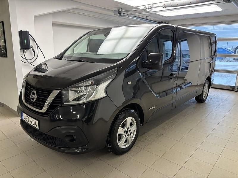 Svart Begagnad 2017 Nissan NV300 Van | 109 000 kr (Marknadspris) - Bild 1/4