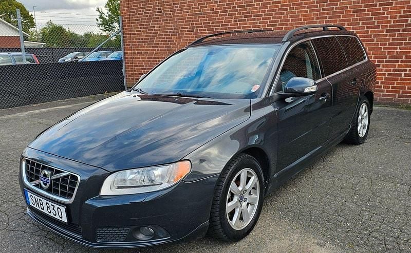 Grå Begagnad 2010 Volvo V70 Momentum Kombi | 74 900 kr (Dyr) - Bild 1/4