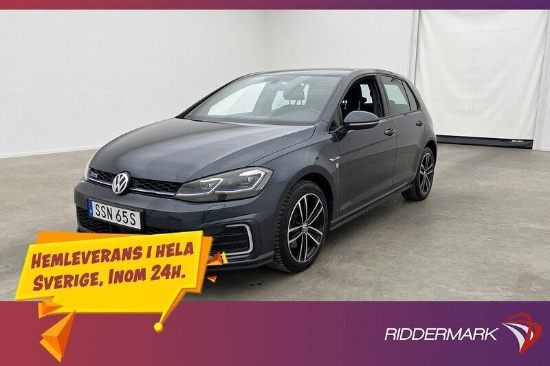 Mörkgrå Begagnad 2020 VW Golf VIII GTE Halvkombi | 208 800 kr (Marknadspris) - Bild 1/3