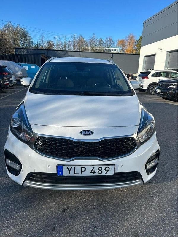 Vit Begagnad 2017 Kia Carens 2 Minibuss | 99 000 kr (Superpris) - Bild 1/4