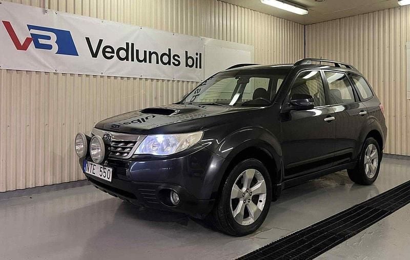 Mörkgrå Begagnad 2011 Subaru Forester SUV | 49 900 kr (Lite dyr) - Bild 1/4
