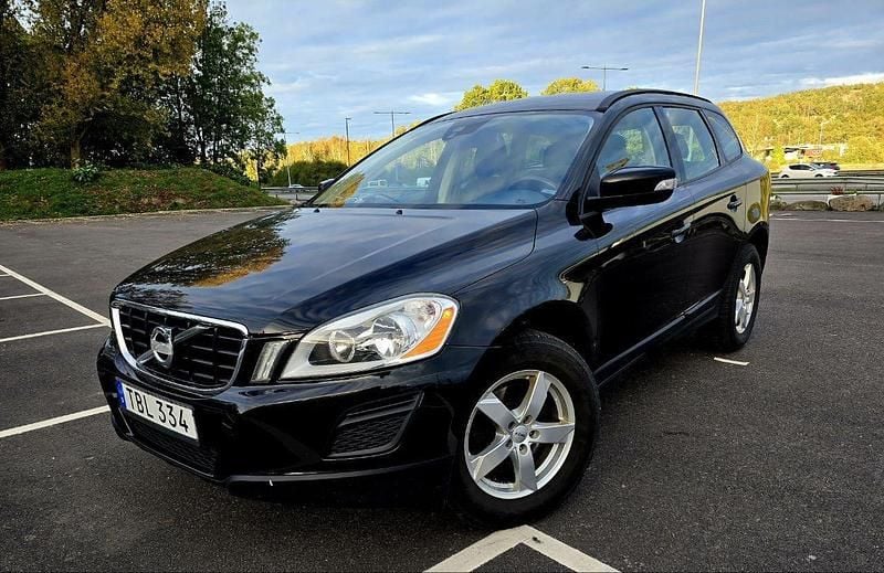 Svart Begagnad 2013 Volvo XC60 Kinetic SUV | 99 900 kr (Superpris) - Bild 1/4