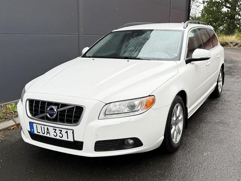 Vit Begagnad 2012 Volvo V70 Momentum Kombi | 69 900 kr - Bild 1/4