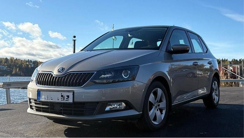 Brun Begagnad 2016 Skoda Fabia Style Halvkombi | 89 000 kr (Marknadspris) - Bild 1/4