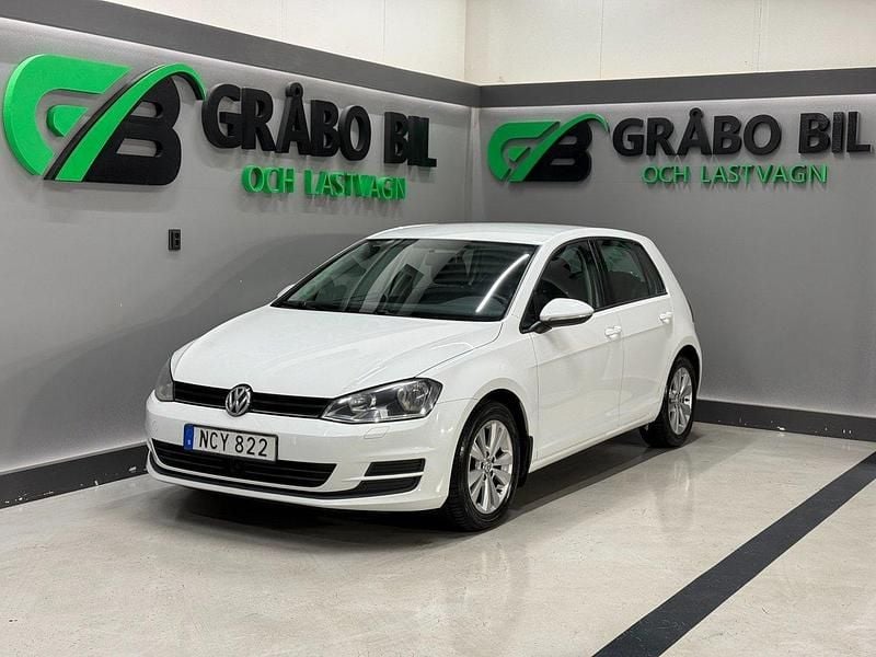 Vit Begagnad 2013 VW Golf VII Halvkombi | 89 900 kr (Dyr) - Bild 1/4