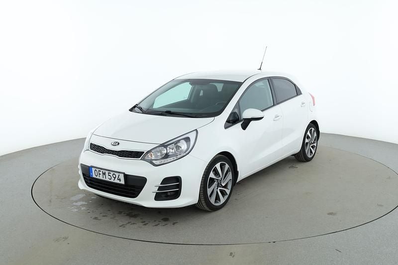 Vit Begagnad 2016 Kia Rio Halvkombi | 103 000 kr (Marknadspris) - Bild 1/4