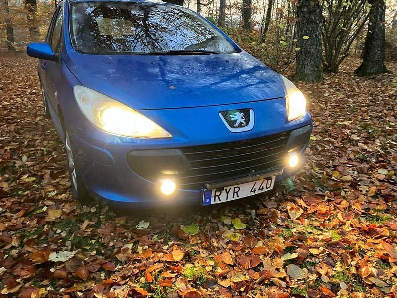 Blå Begagnad 2007 Peugeot 307 Halvkombi | 22 000 kr (Marknadspris) - Bild 1/4