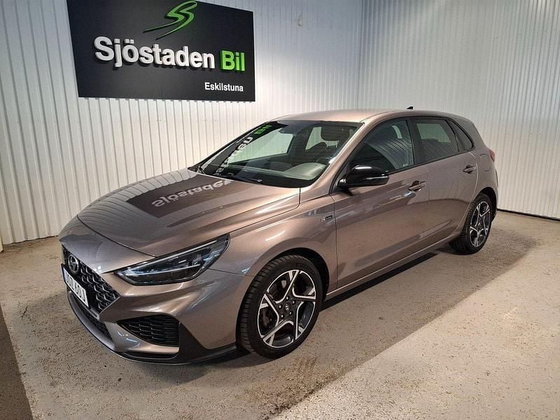 Brun Begagnad 2020 Hyundai i30 N Line Halvkombi | 189 900 kr (Dyr) - Bild 1/4