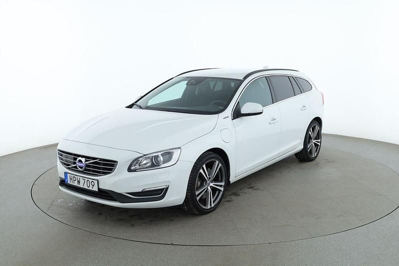 Vit Begagnad 2016 Volvo V60 Momentum Kombi | 164 000 kr (Bra pris) - Bild 1/3