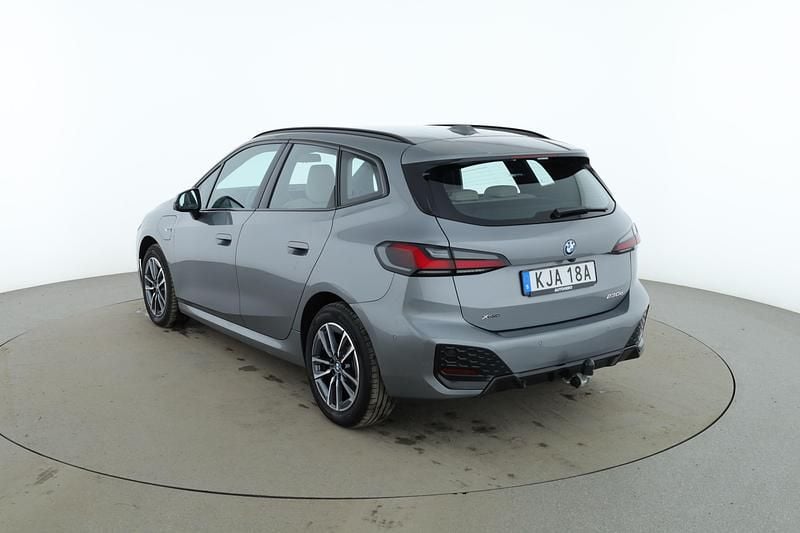 Begagnad BMW 230e Active Tourer M Sport 326 HK (239 kW) 2023 Grå Minibuss