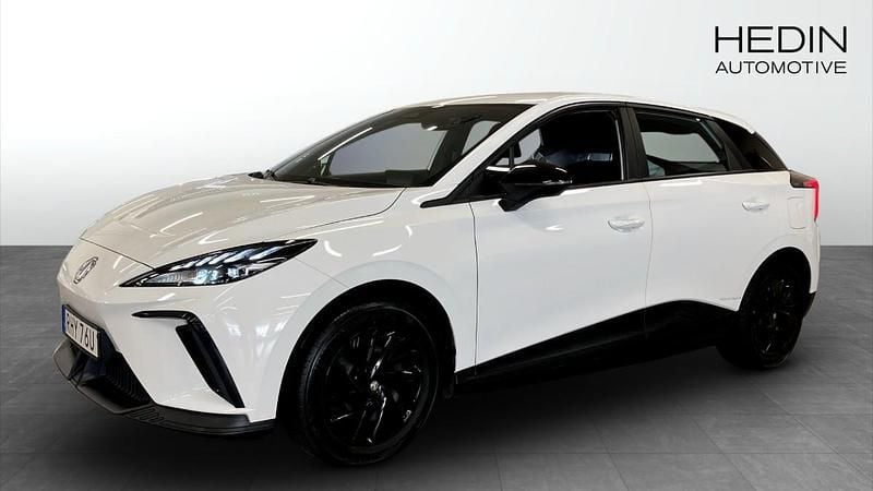 Vit (white) Begagnad 2023 MG MG4 EV Halvkombi | 259 900 kr - Bild 1/4