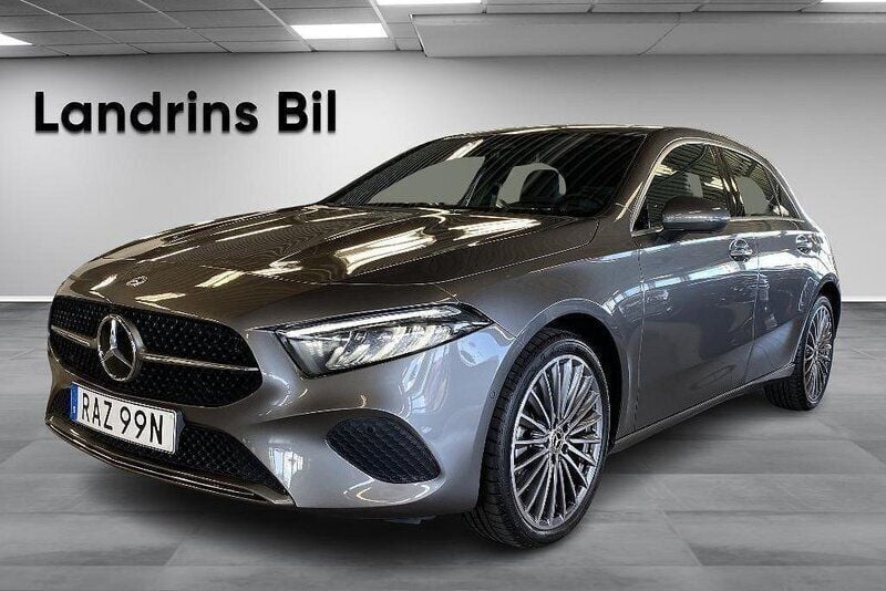 Mörkgrå (grå) Begagnad 2023 Mercedes A250 Halvkombi | 299 000 kr (Bra pris) - Bild 1/4