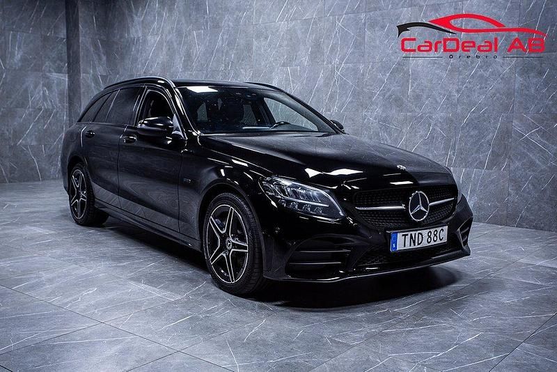 Svart Begagnad 2020 Mercedes C300e AMG Kombi | 258 800 kr (Dyr) - Bild 1/4