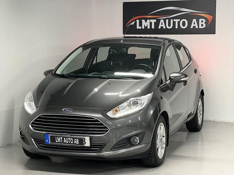 Begagnad Ford Fiesta Titanium 101 HK (74 kW) 2015 Grå Halvkombi