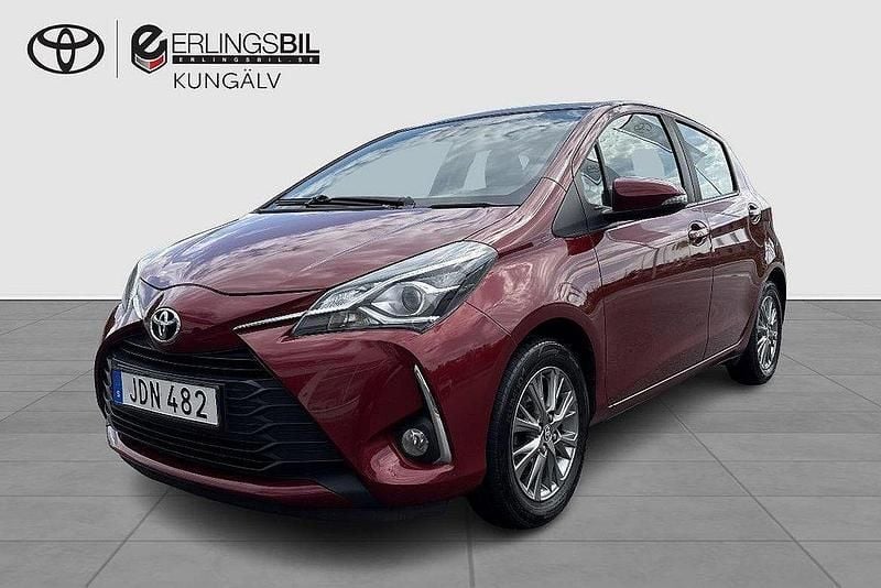 Röd Begagnad 2018 Toyota Yaris Active Halvkombi | 129 900 kr (Marknadspris) - Bild 1/4