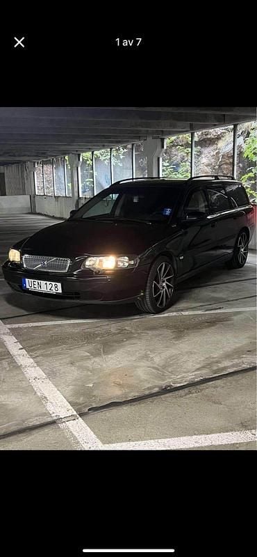 Begagnad 2004 Volvo V70 Kombi | 35 000 kr (Marknadspris) - Bild 1/4