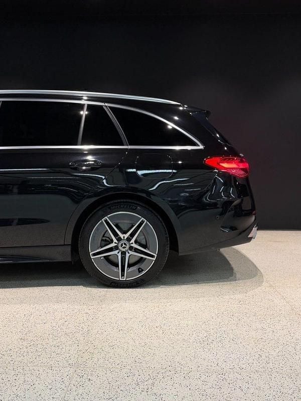 Begagnad Mercedes C300e AMG 313 HK (230 kW) 2022 Svart metallic Kombi